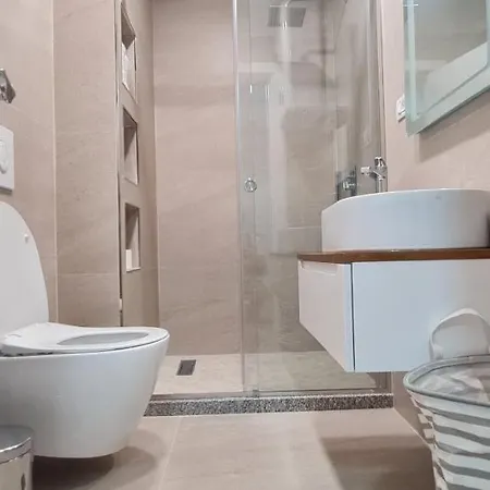 Apartment Tam Serviced Komuna E Parisit District