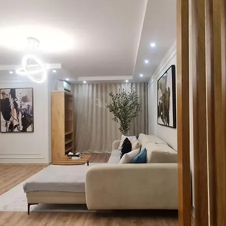 Apartment Tam Serviced Komuna E Parisit District