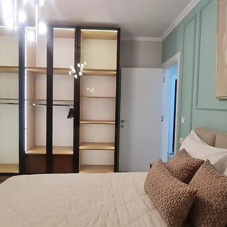 Tam Serviced Komuna E Parisit District Apartment