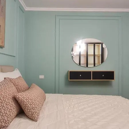 Tam Serviced Komuna E Parisit District Apartment *