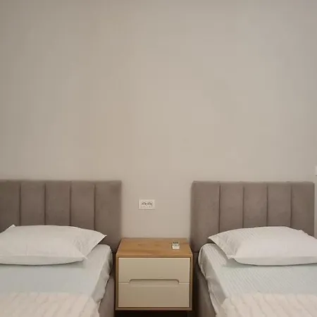 Tam Serviced Komuna E Parisit District Apartment