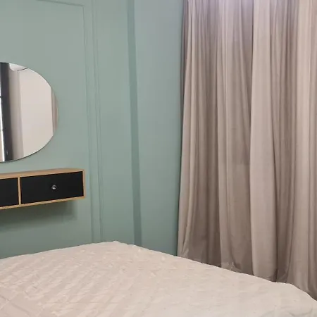 Tam Serviced Komuna E Parisit District Apartment *